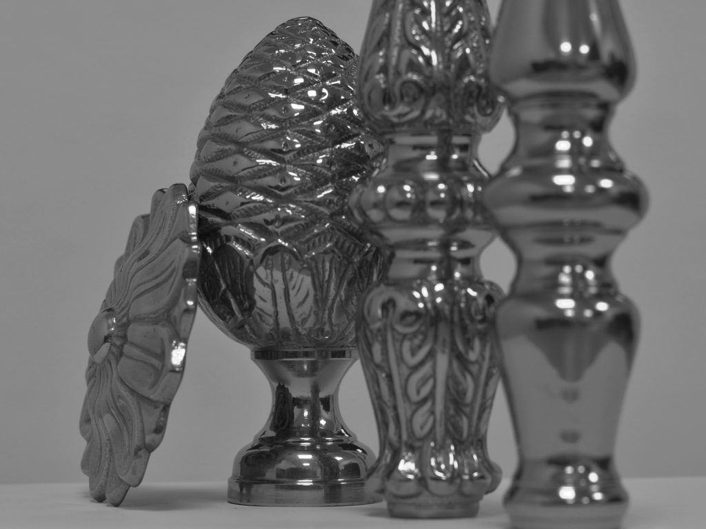 MACOLLAS-ROSETAS-REMATES-TIRADORES-LLAMADORES-ADORNOS-ARRANQUES-PUNTAS DE LANZA-CLAVOS-HERRAJES PARA PUERTAS